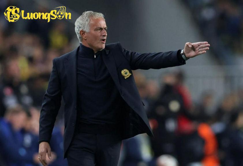 Mourinho bị các thành viên Ủy ban Kỷ luật Thổ Nhĩ Kỳ chế giễu Mourinho bị các thành viên Ủy ban Kỷ luật Thổ Nhĩ Kỳ chế giễu